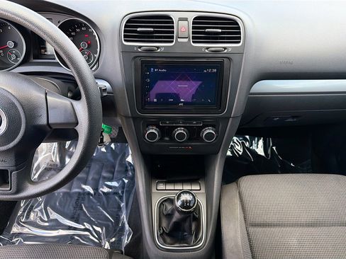 Used 2010 Volkswagen Golf 2-Door image 18