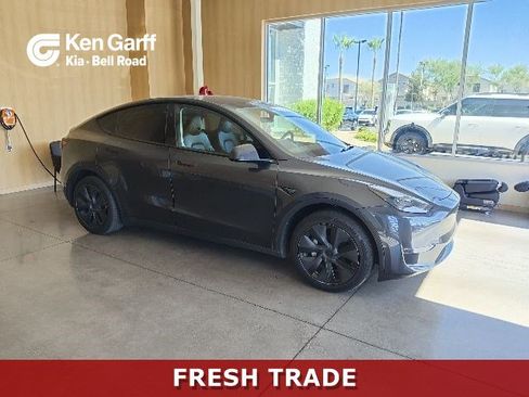 Used 2025 Tesla Model Y Long Range RWD image 1