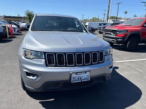 Used 2018 Jeep Grand Cherokee Laredo RWD image 6