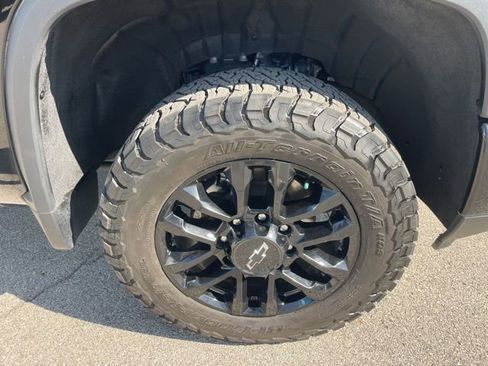 Used 2025 Chevrolet Silverado 2500 LTZ w/ LTZ Plus Package AWD/4WD image 5