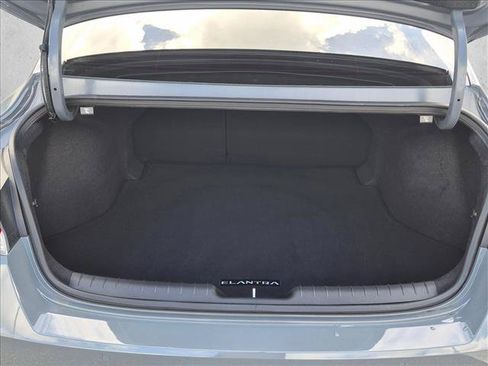 Used 2023 Hyundai Elantra Limited FWD image 10