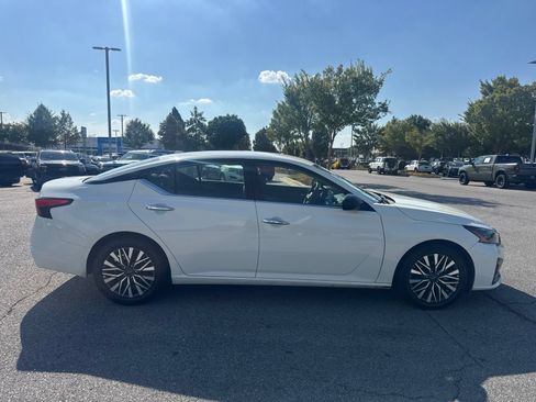 Used 2025 Nissan Altima 2.5 SV FWD image 4
