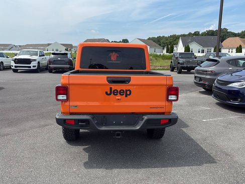 Used 2025 Jeep Gladiator Sport AWD/4WD image 5