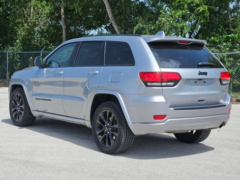 Used 2018 Jeep Grand Cherokee Altitude RWD image 5