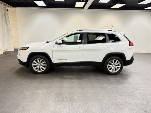Used 2017 Jeep Cherokee Limited image 2