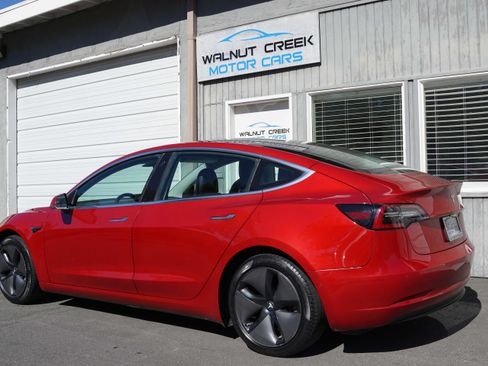 Used 2018 Tesla Model 3 Mid Range RWD image 18