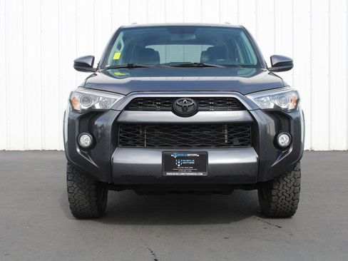 Used 2016 Toyota 4Runner SR5 AWD/4WD image 8