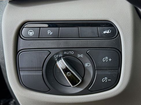 Used 2023 INFINITI QX50 Luxe AWD/4WD image 17