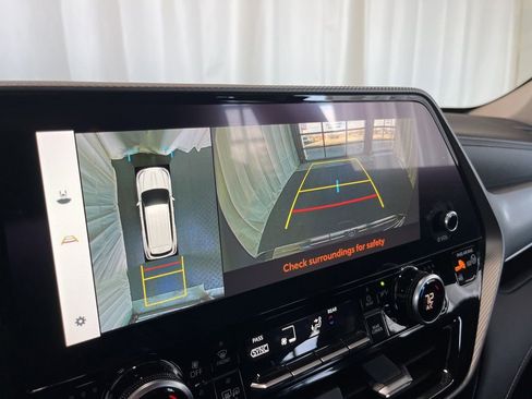 Used 2023 Toyota Highlander Platinum image 13