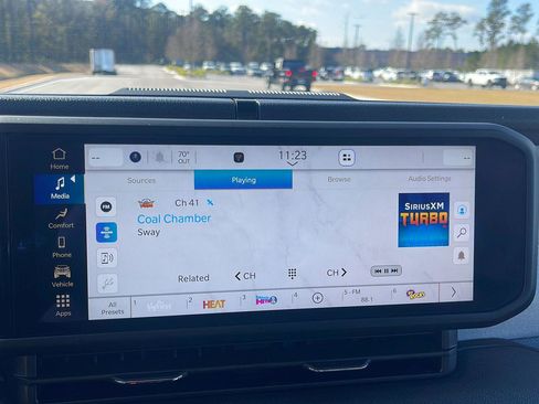 New 2025 Jeep Gladiator Willys image 18