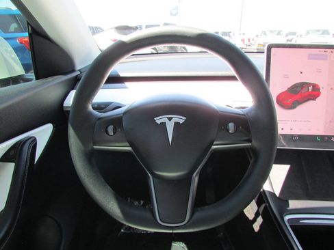 Used 2021 Tesla Model Y Long Range AWD/4WD image 21
