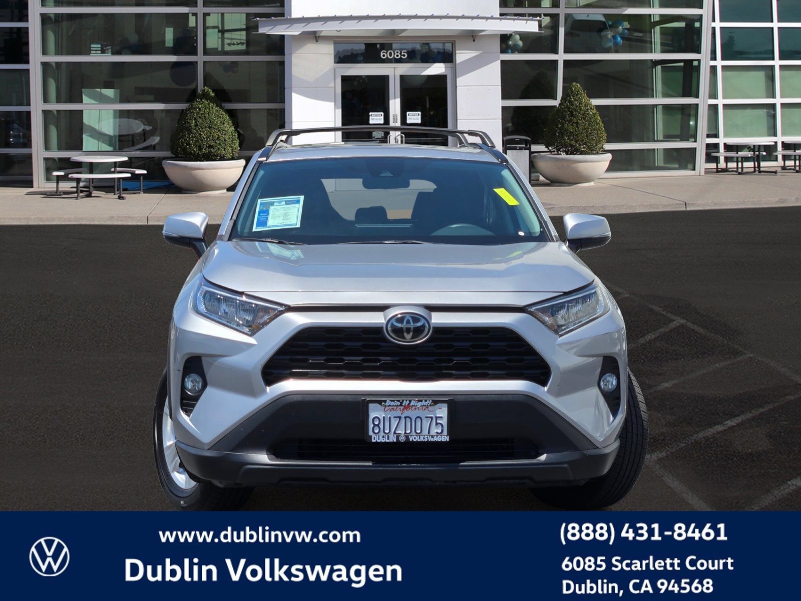 Used 2021 Toyota RAV4 XLE w/ Convenience Package FWD image 2