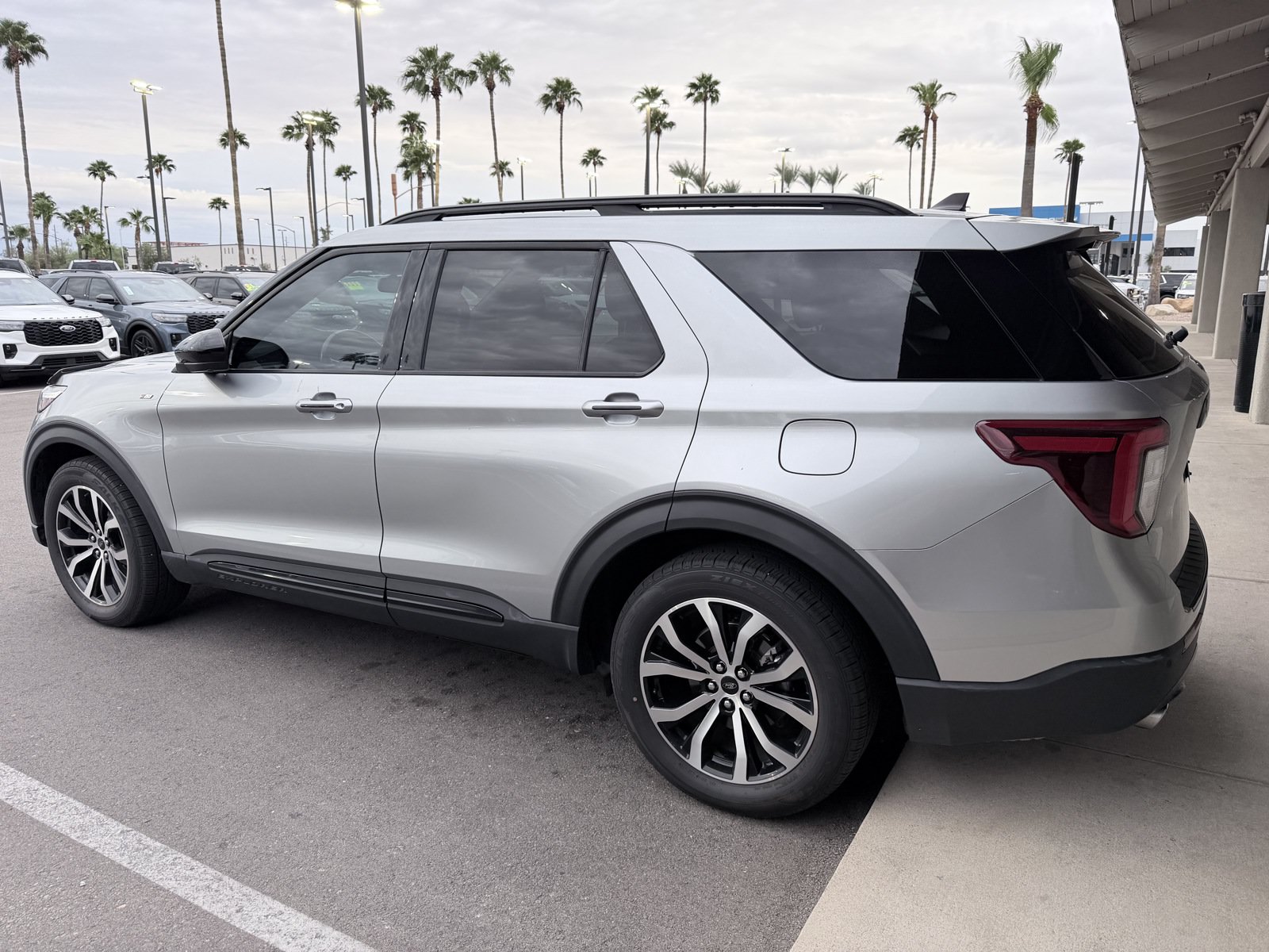 Used 2023 Ford Explorer ST-Line w/ Class IV Trailer Tow Package RWD image 5