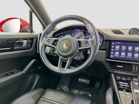 Used 2022 Porsche Cayenne Coupe image 25