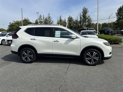 Used 2019 Nissan Rogue SV w/ Premium Package image 4