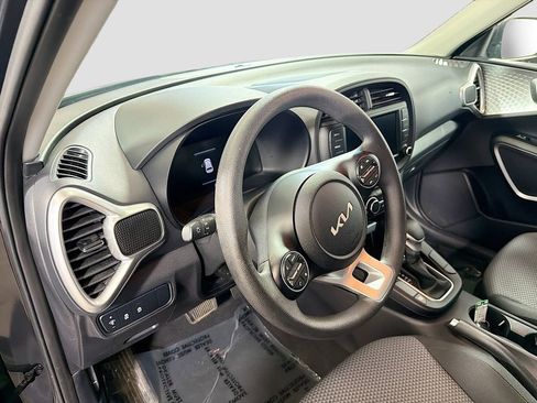 Used 2023 Kia Soul LX w/ LX Technology Package FWD image 12