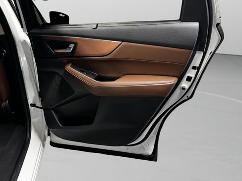 Certified 2023 Acura MDX FWD w/ Technology Package image 39