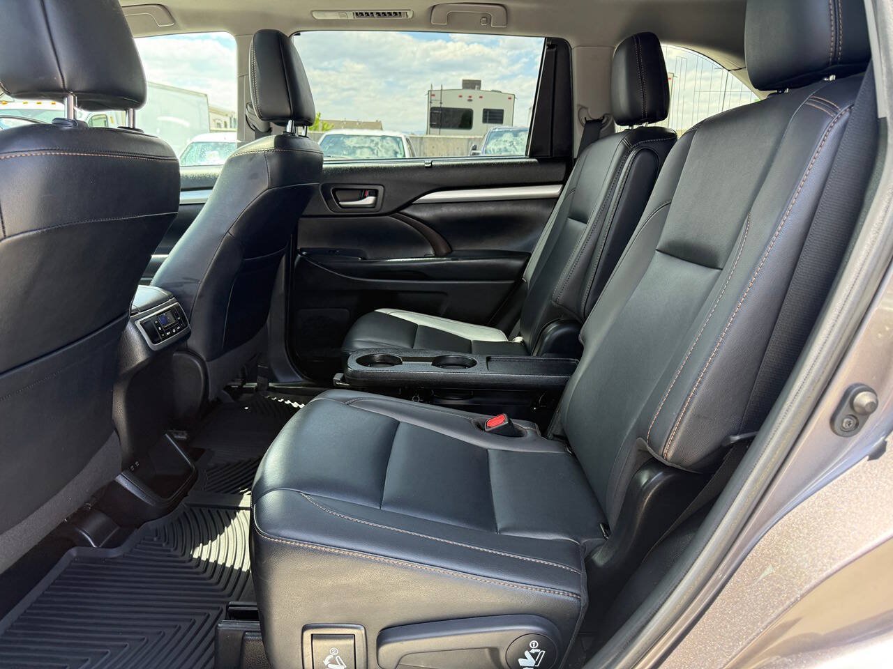 Used 2019 Toyota Highlander XLE AWD/4WD image 21