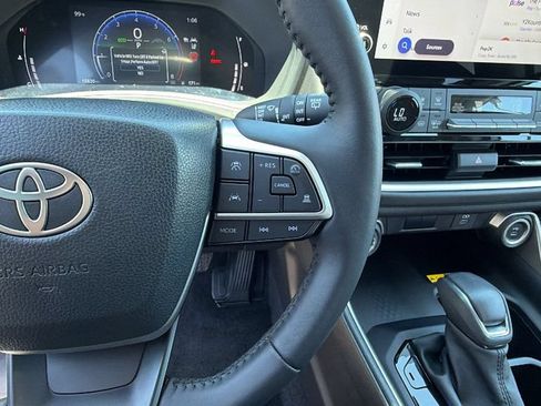 Used 2025 Toyota Grand Highlander FWD image 28