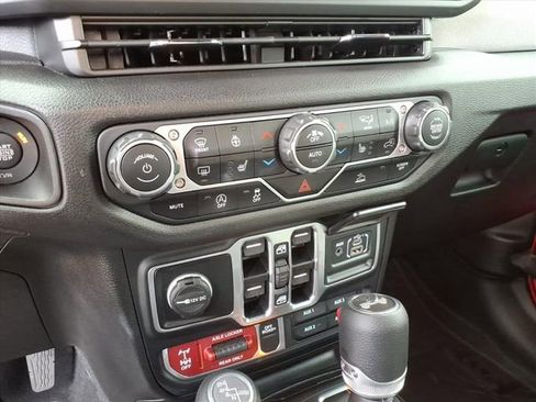 Used 2025 Jeep Wrangler Willys image 21