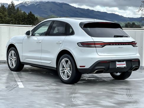 Certified 2025 Porsche Macan image 3