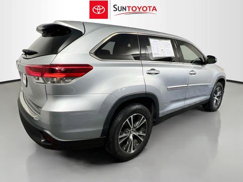 Used 2019 Toyota Highlander Plus FWD image 4