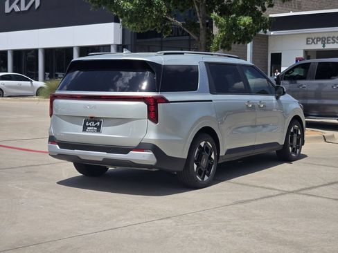 New 2026 Kia Carnival EX FWD image 4