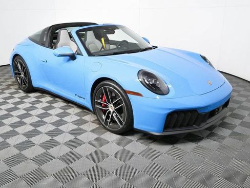 Certified 2025 Porsche 911 Targa 4 GTS AWD/4WD image 32