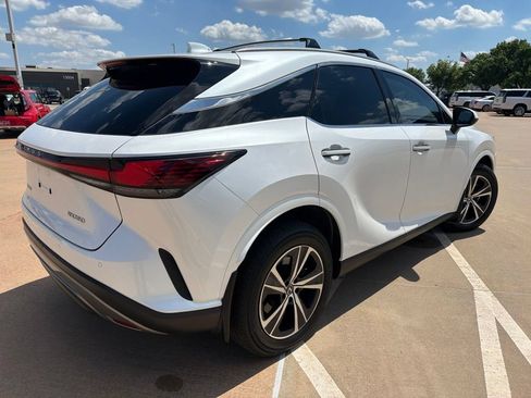 Used 2024 Lexus RX 350 Premium w/ Accessory Package (A2) FWD image 3