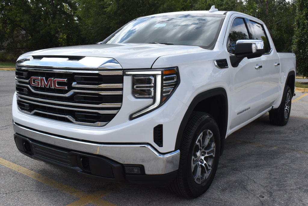 Used 2026 GMC Sierra 1500 SLT AWD/4WD image 4