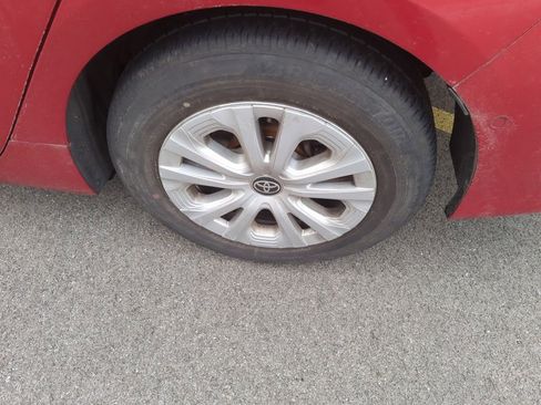 Used 2022 Toyota Prius LE image 5