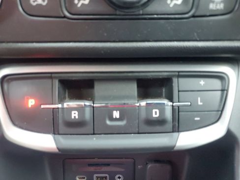 Used 2024 GMC Terrain SLT AWD/4WD image 27
