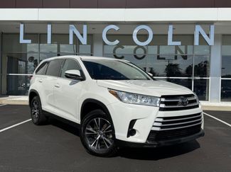 Used 2019 Toyota Highlander LE video 1