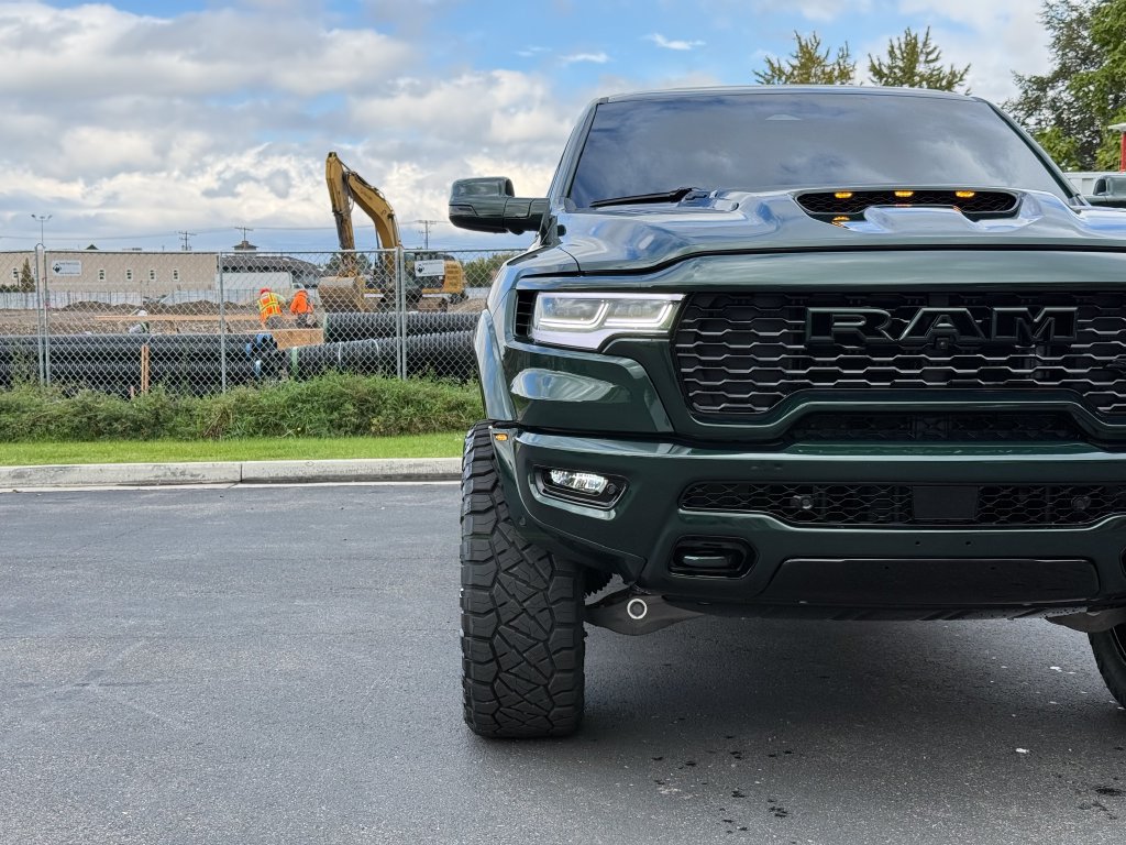 Used 2027 RAM 1500 4x4 Crew Cab image 4