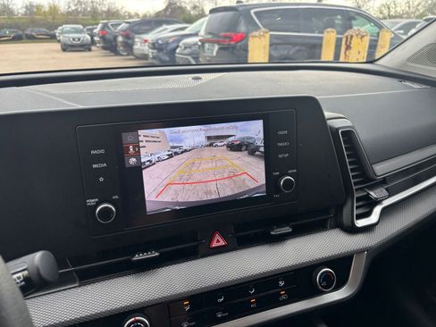 Used 2025 Kia Sportage LX image 23