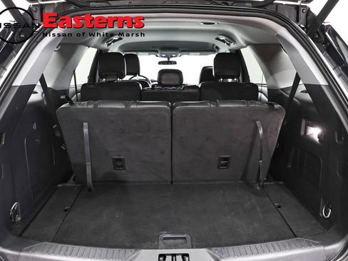 Used 2023 Ford Explorer XLT w/ Equipment Group 202A image 9