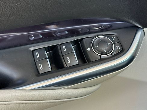 Used 2023 Cadillac XT4 Luxury w/ Cold Weather Package AWD/4WD image 13