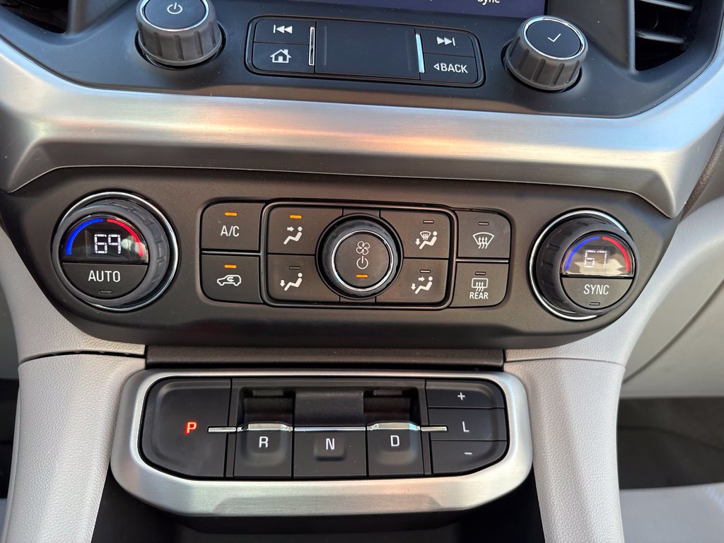 Used 2023 GMC Acadia SLT w/ Technology Package AWD/4WD image 25