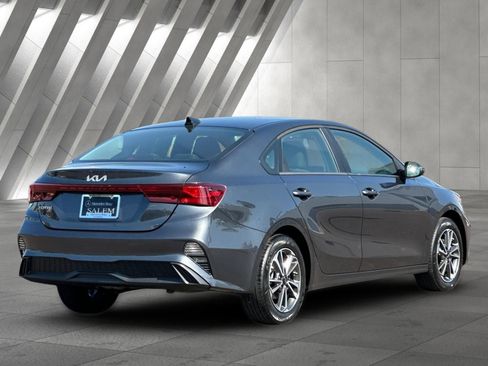Used 2024 Kia Forte LXS w/ LXS Technology Package FWD image 3