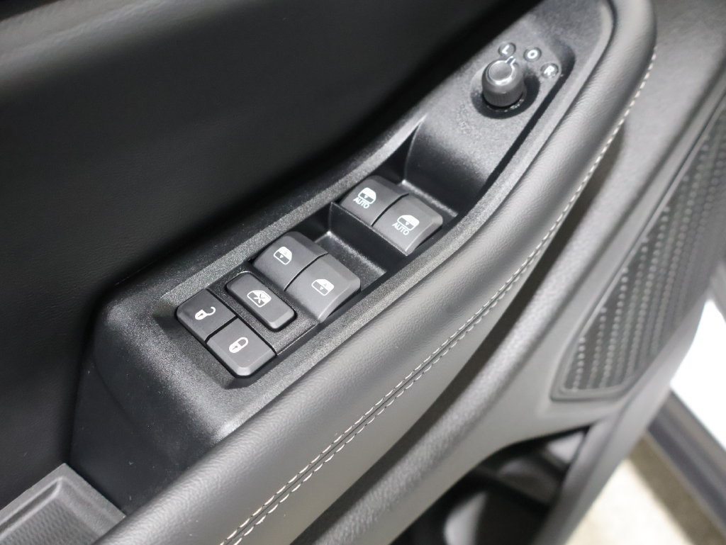 Used 2023 Jeep Grand Cherokee Laredo AWD/4WD image 13