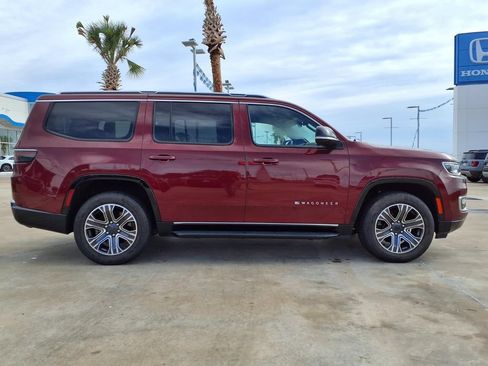 Used 2024 Jeep Wagoneer Series II w/ Flexible Seating Group RWD image 8