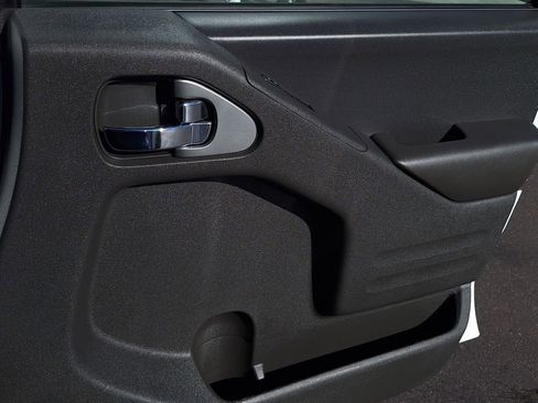 Used 2021 Nissan Frontier SV w/ SV Utility Package image 23