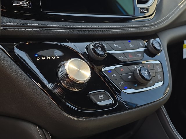 New 2027 Chrysler Pacifica Limited AWD/4WD image 13