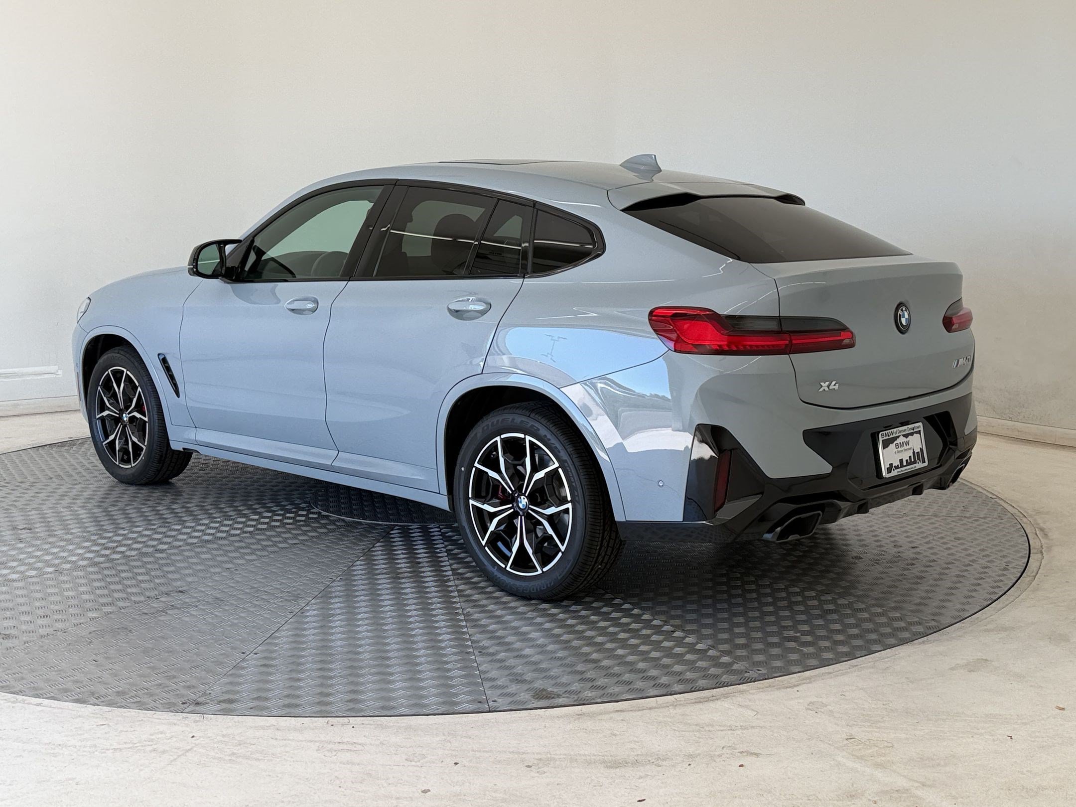 Certified 2024 BMW X4 M40i w/ Premium Package AWD/4WD image 3