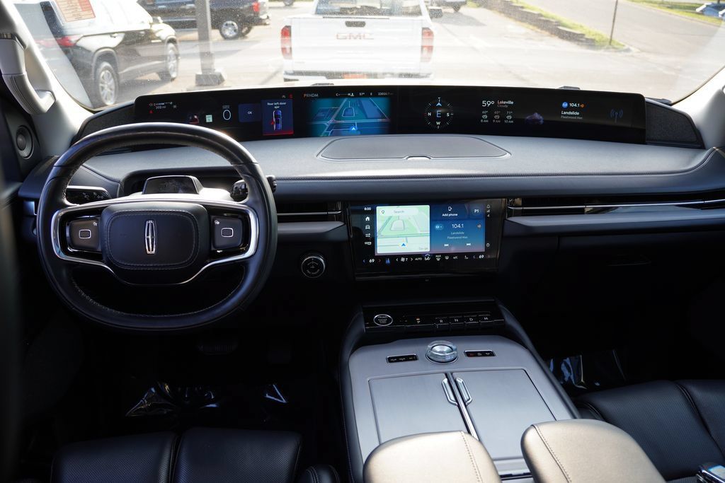 Used 2025 Lincoln Navigator Reserve AWD/4WD image 22