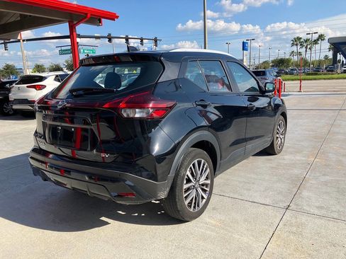 Used 2021 Nissan Kicks SV image 7