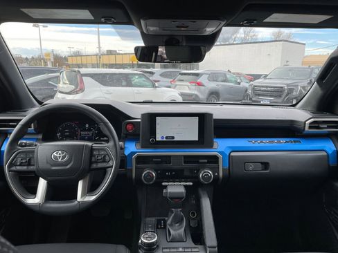 Used 2025 Toyota Tacoma TRD Off-Road image 32