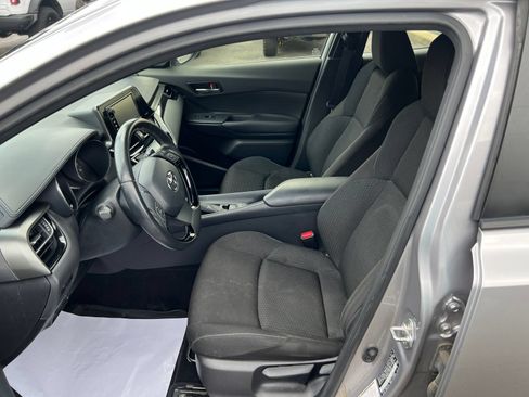 Used 2018 Toyota C-HR XLE FWD image 22