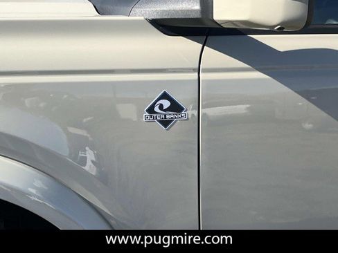 New 2025 Ford Bronco Outer Banks image 12