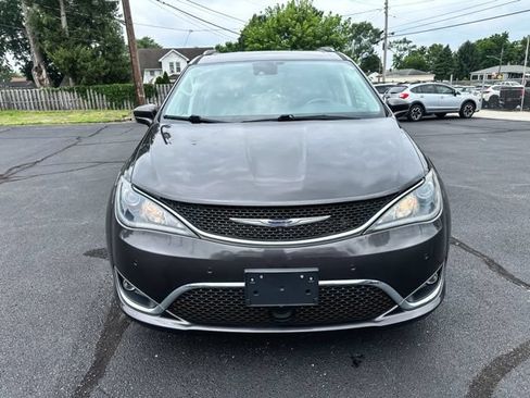 Used 2020 Chrysler Pacifica Touring-L Plus w/ Advanced Safetytec Group FWD image 2